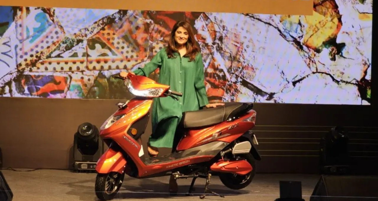 Kinetic Green Electric Scooter: 100 किलोमीटर की रेंज और स्मार्ट फीचर्स में बजट में एक बेहतरीन विकल्प