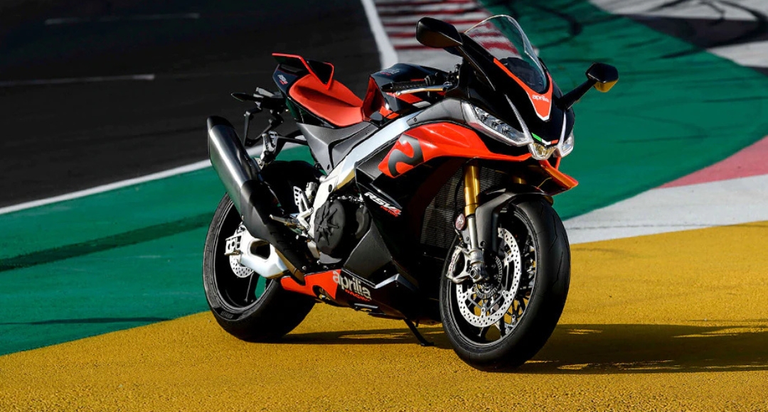 Aprilia RS V4 जबरदस्त पावर और स्टाइल वाली सुपर बाइक, जानें कीमत और फीचर्स