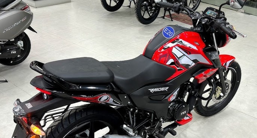 धमाकेदार अंदाज में आई New TVS Raider 125 जानिए इसके फीचर्स, इंजन और कीमत