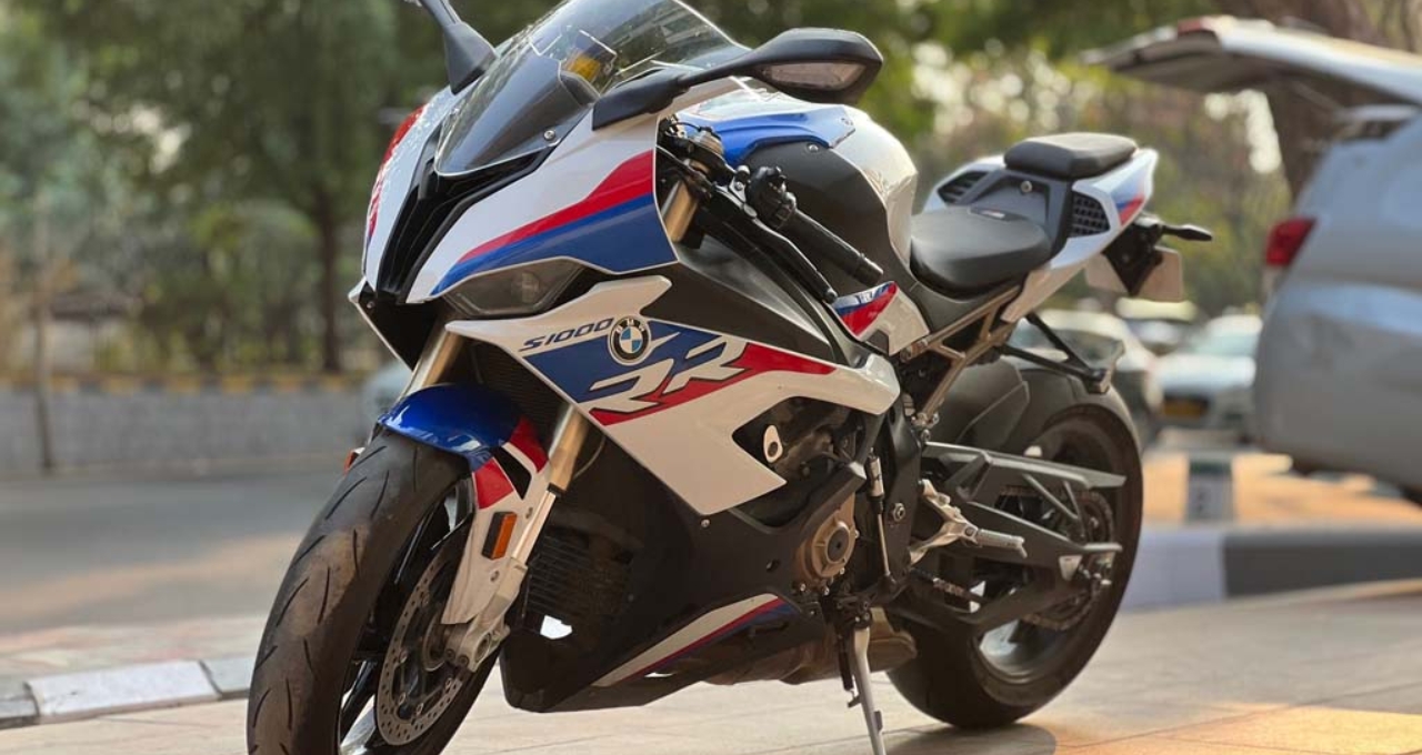 BMW S1000 RR दमदार परफॉर्मेंस और कातिलाना लुक वाली सुपर बाइक