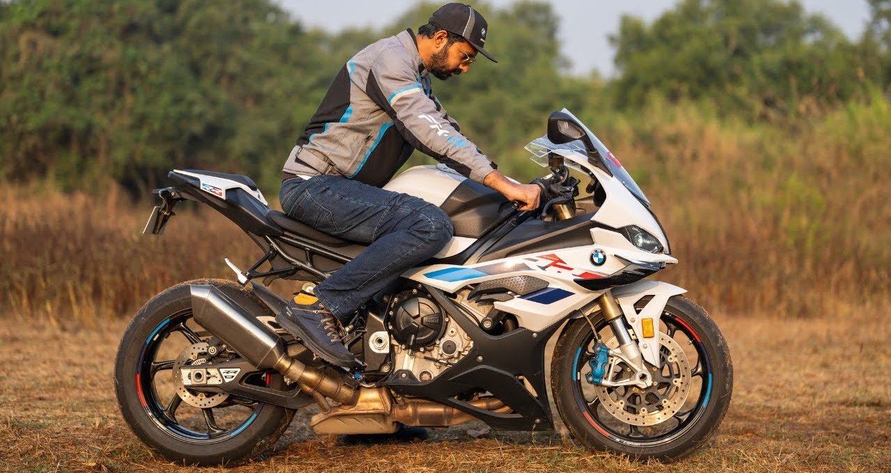 BMW S1000 RR दमदार परफॉर्मेंस और कातिलाना लुक वाली सुपर बाइक